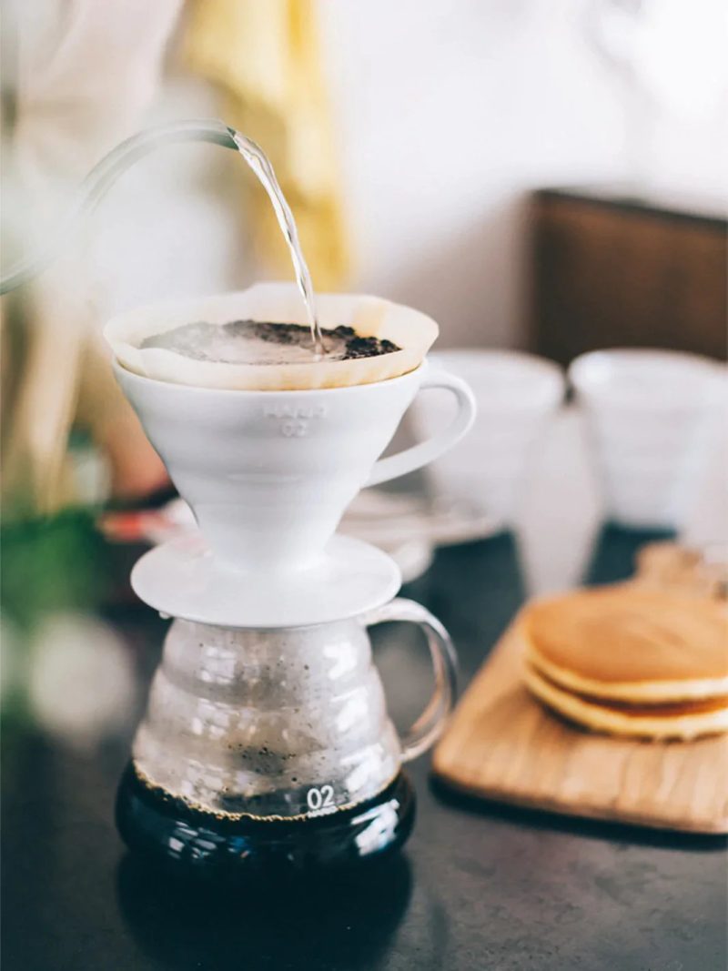 Hario V60 02 Keramički Driper Bele Boje
